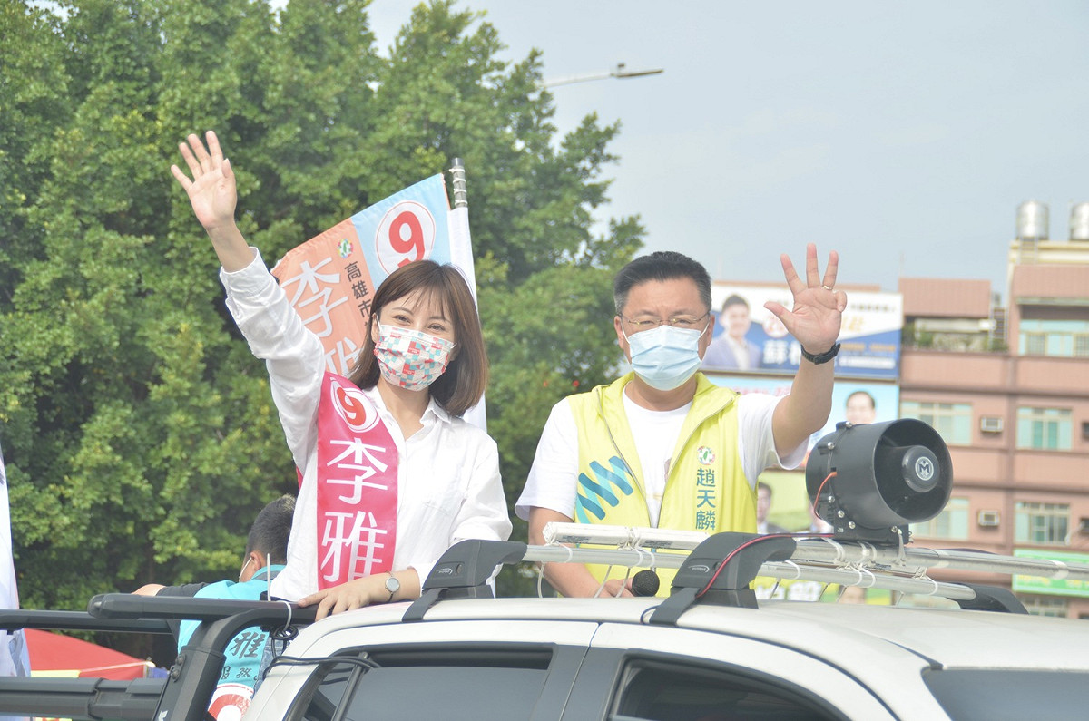 趙天麟(右)非常擔心李雅慧選情。 圖：李雅慧競總提供