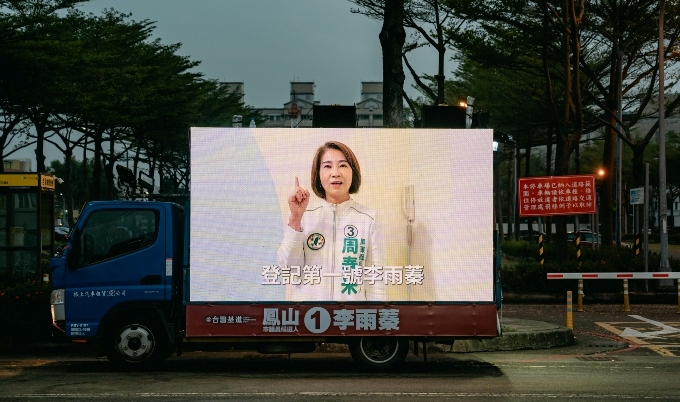 李雨蓁數位車掃請來周春米。 圖：李雨蓁競總提供