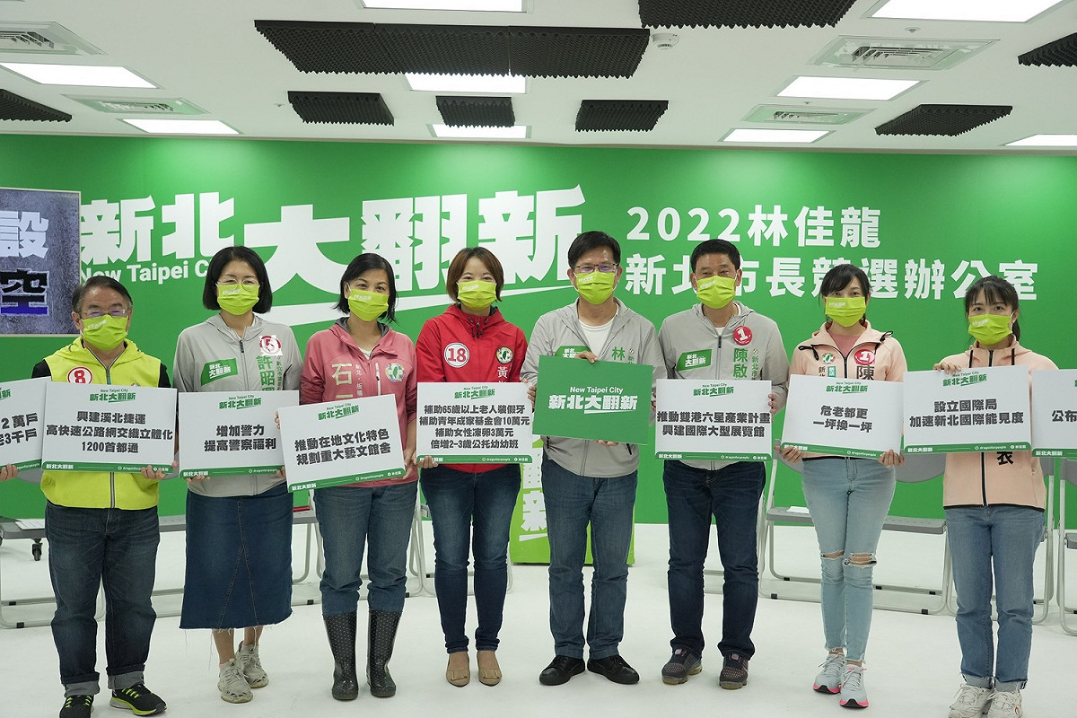 林佳龍競辦指控侯友宜治理新北長達 12 年，任內所能提出的政策卻乏善可陳，呼籲選民應該要「換人換黨」，讓新北市有新市長、新市政、新願景。 圖：林佳龍競辦／提供