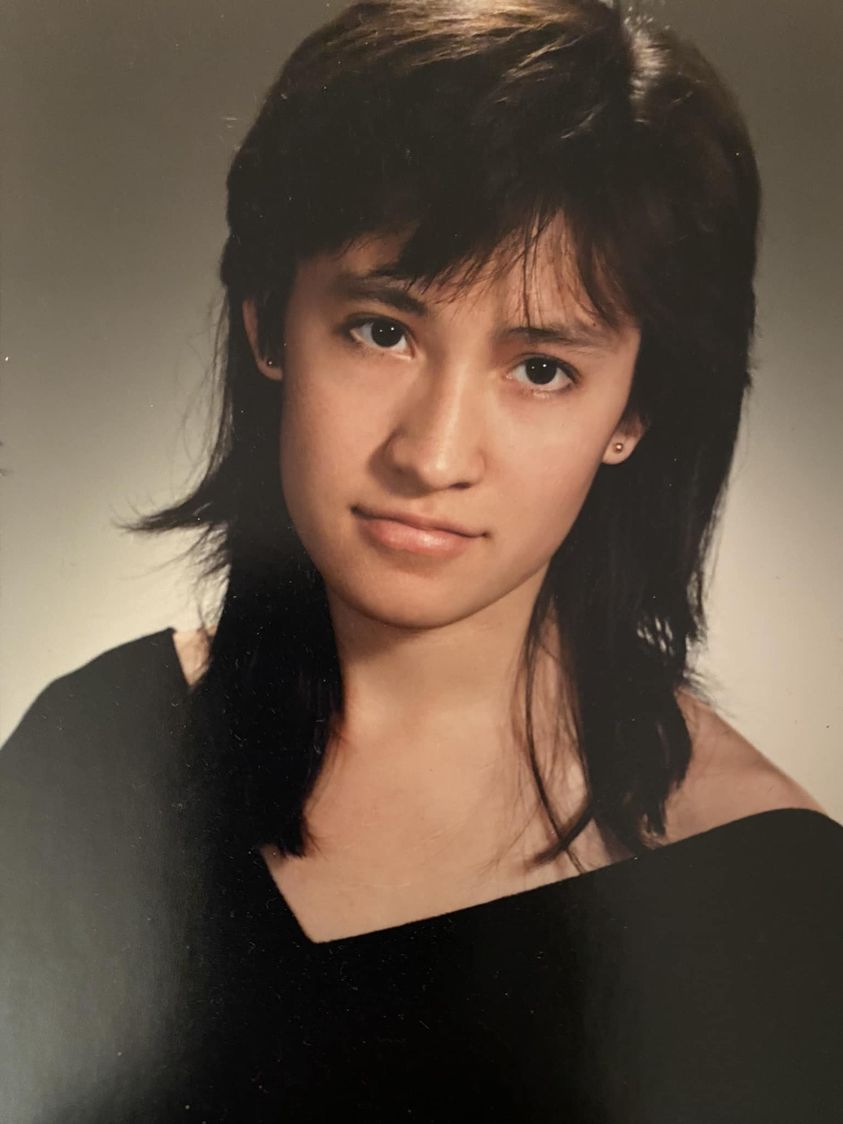 蕭美琴今(23)日在臉書貼出自己的高中畢業照，獲得網友狂讚根本是「傳說中的美少女」。 圖：翻攝自蕭美琴臉書