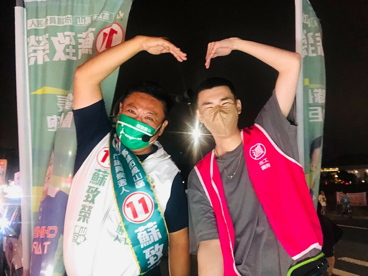 陳政通（右）在關鍵時刻陪同蘇致榮（左）輔選。 圖：蘇致榮競選總部提供