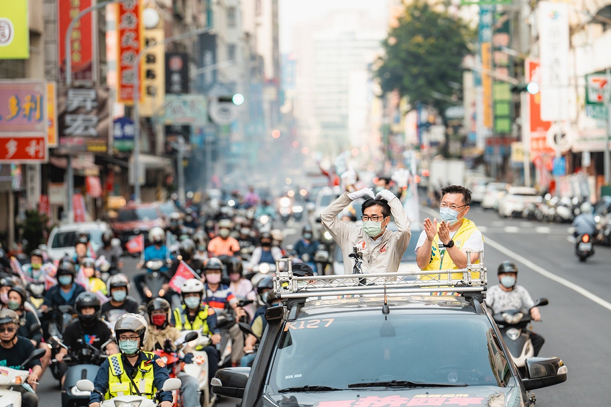 陳其邁選前最後一天在北高雄車掃。 圖：陳其邁競總提供