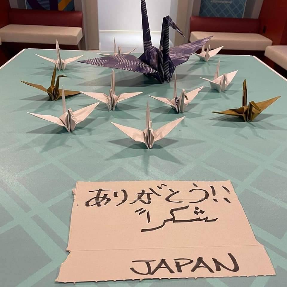 參加世足賽的日本隊在球員休息室折的紙鶴。 圖 : 翻攝自FIFA官網