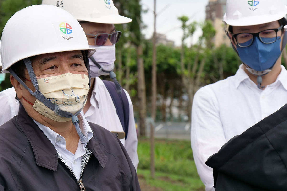 鍾鳴時今視察新店區綠湖公園地下停車場工程。 圖：新北市交通局提供
