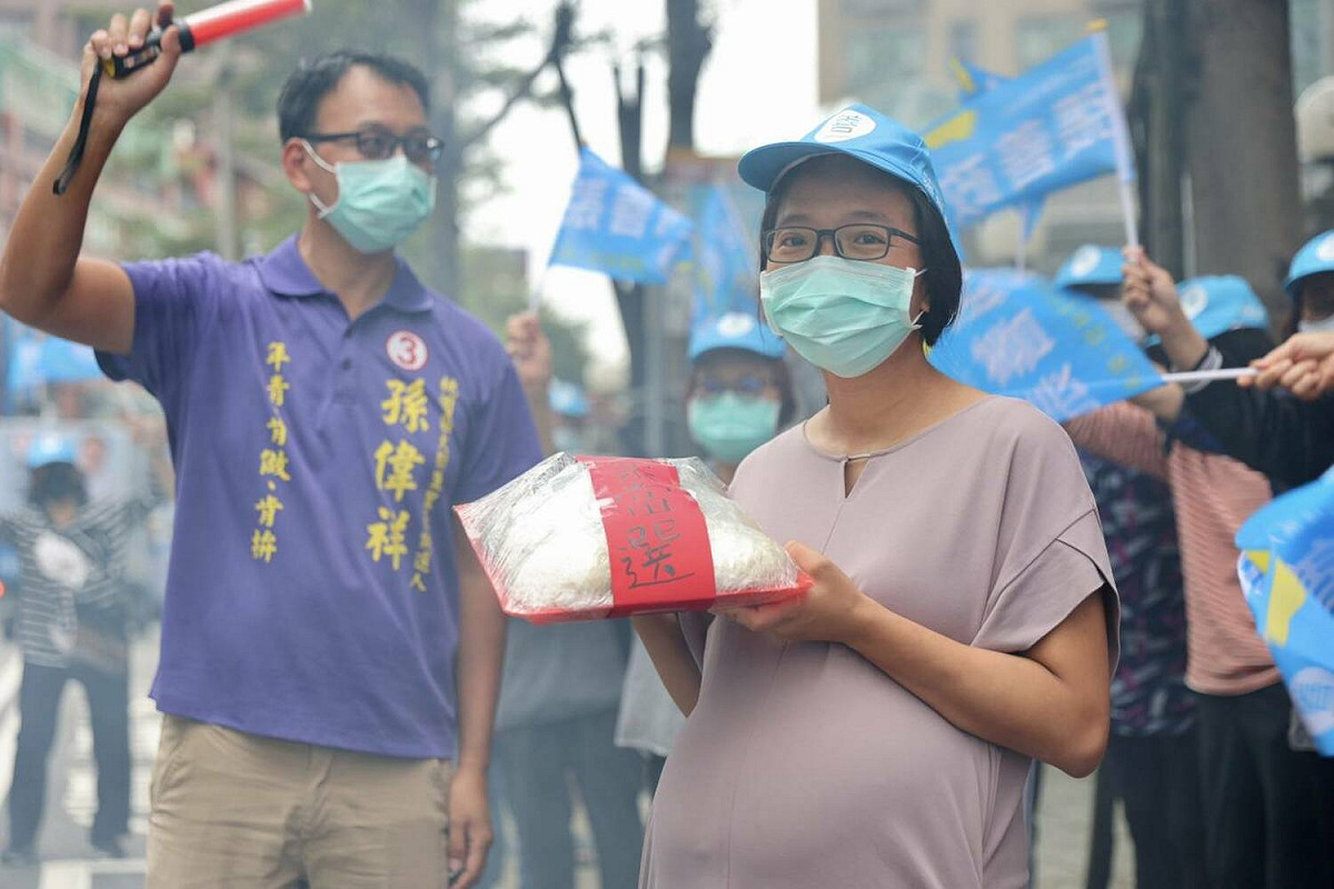 支持民眾特別準備「好彩頭」要送給張善政。 圖：張善政競辦／提供