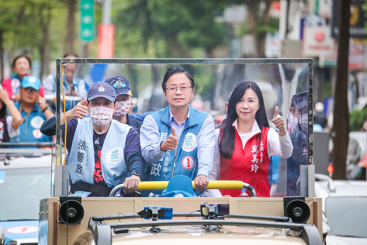 馬英九下午接力陪張善政在桃園區車隊掃街。 圖：張善政競辦／提供