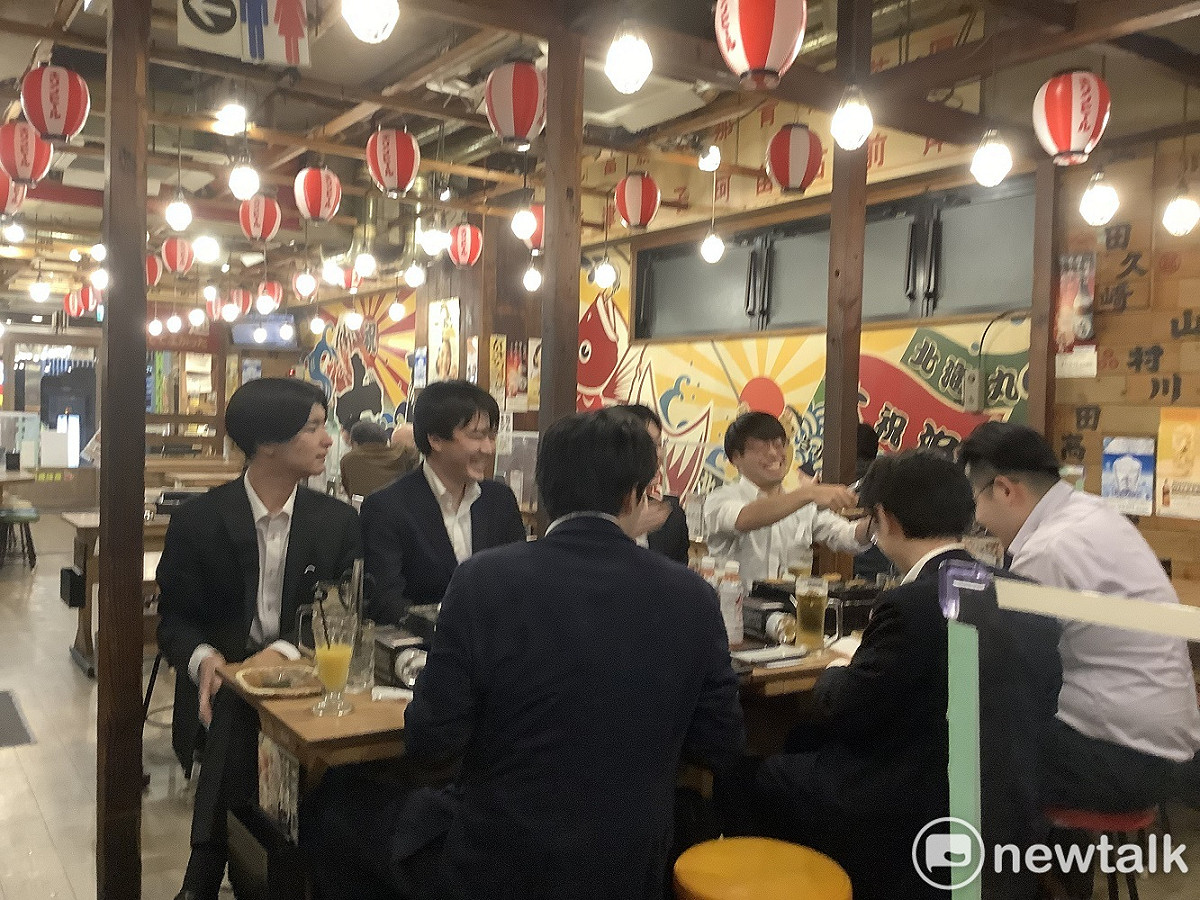 因為日本逆轉勝德國，讓日本人真的開心，處處洋溢著笑聲。 圖：劉黎兒攝影