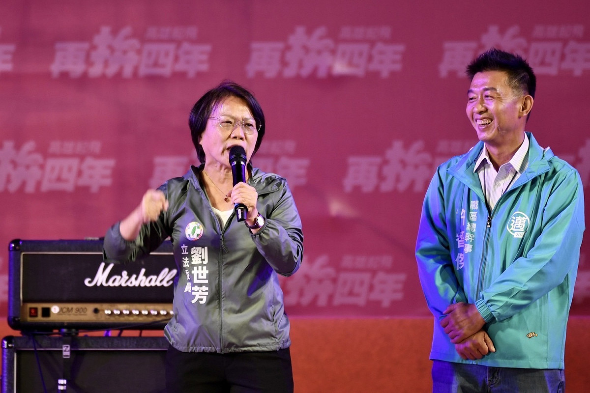 立委輪番上台助講。 圖：陳其邁競總提供