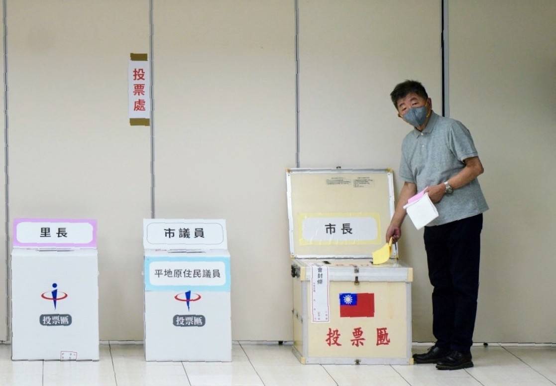 陳時中早上現身公館水源區民活動中心完成投票。 圖：陳時中競辦／提供