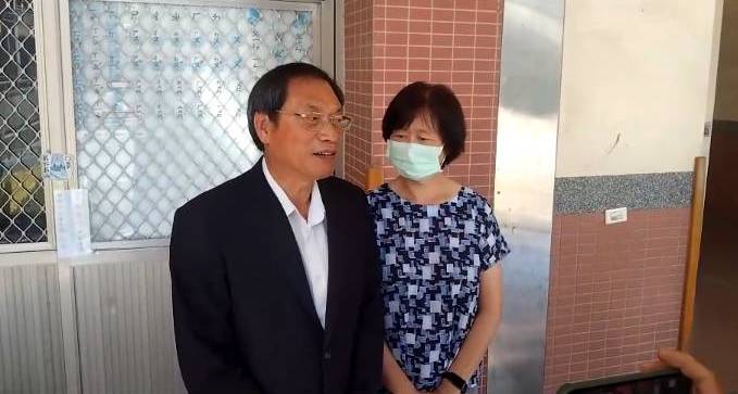 蘇清泉(左)與蘇主榮伉儷。 圖：蘇清泉競總提供