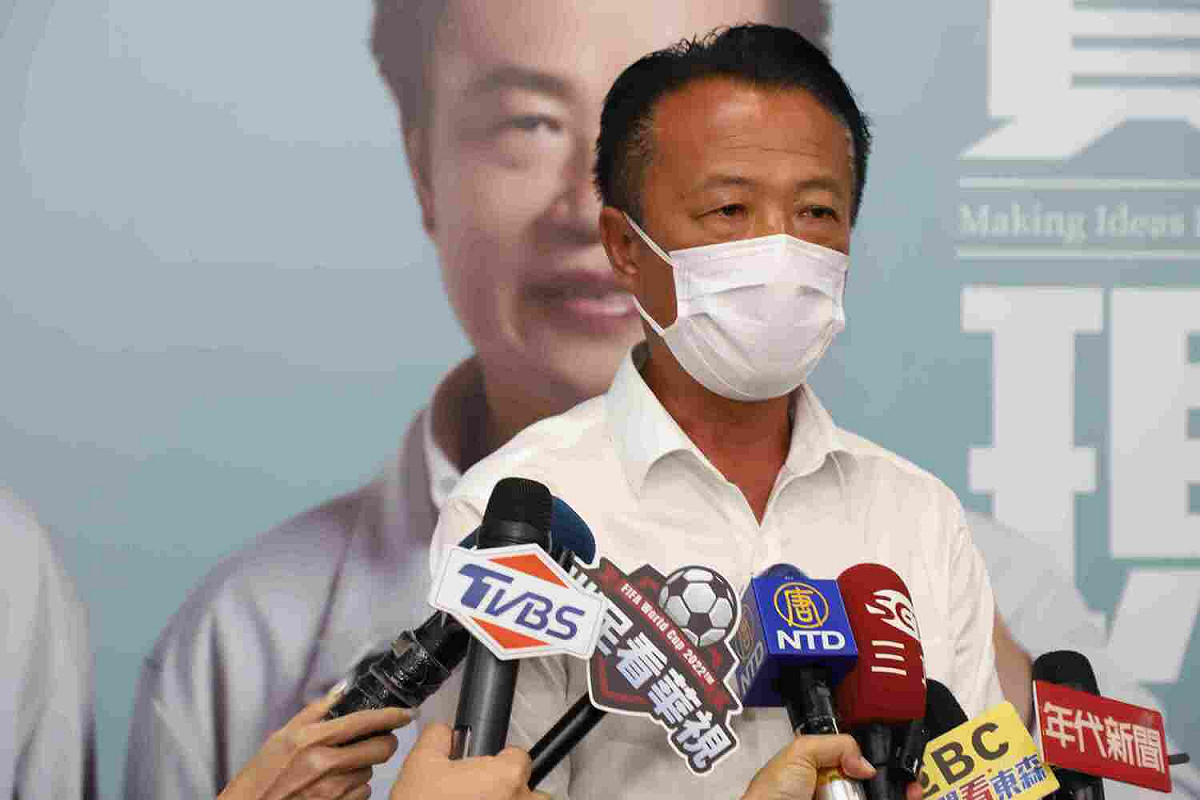 翁章梁雖然勝選，但臉上沒有絲毫喜悅。 圖：翁章梁競選總部/提供
