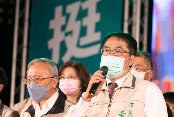 台南市長黃偉哲險勝國民黨候選人謝龍介，成功連任。 圖：翻攝自黃偉哲臉書