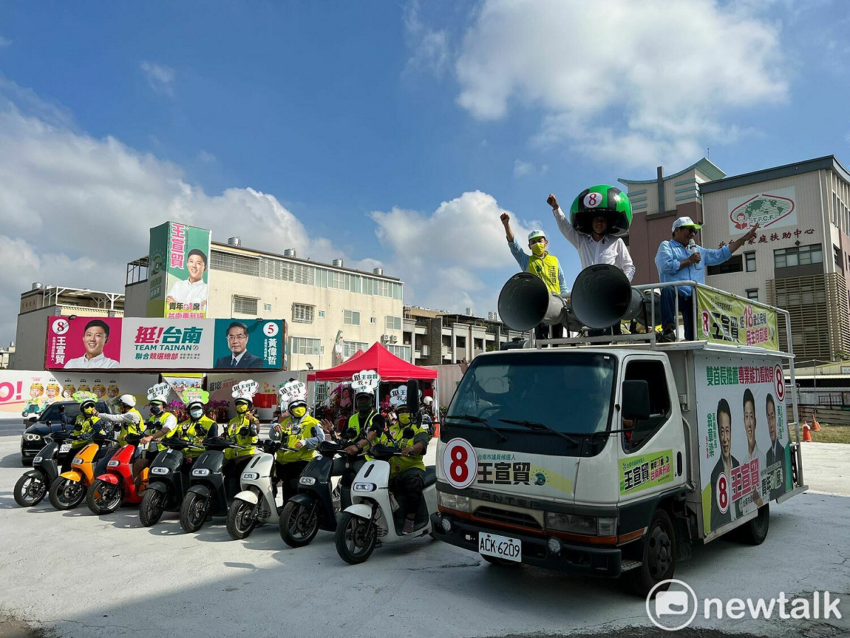 台南市第一選區市議員當選人王宣貿在當選第一天便和團隊成員騎上電動機車，展開為期7天的「謙卑出發，感恩之行」。 圖：黃博郎／攝
