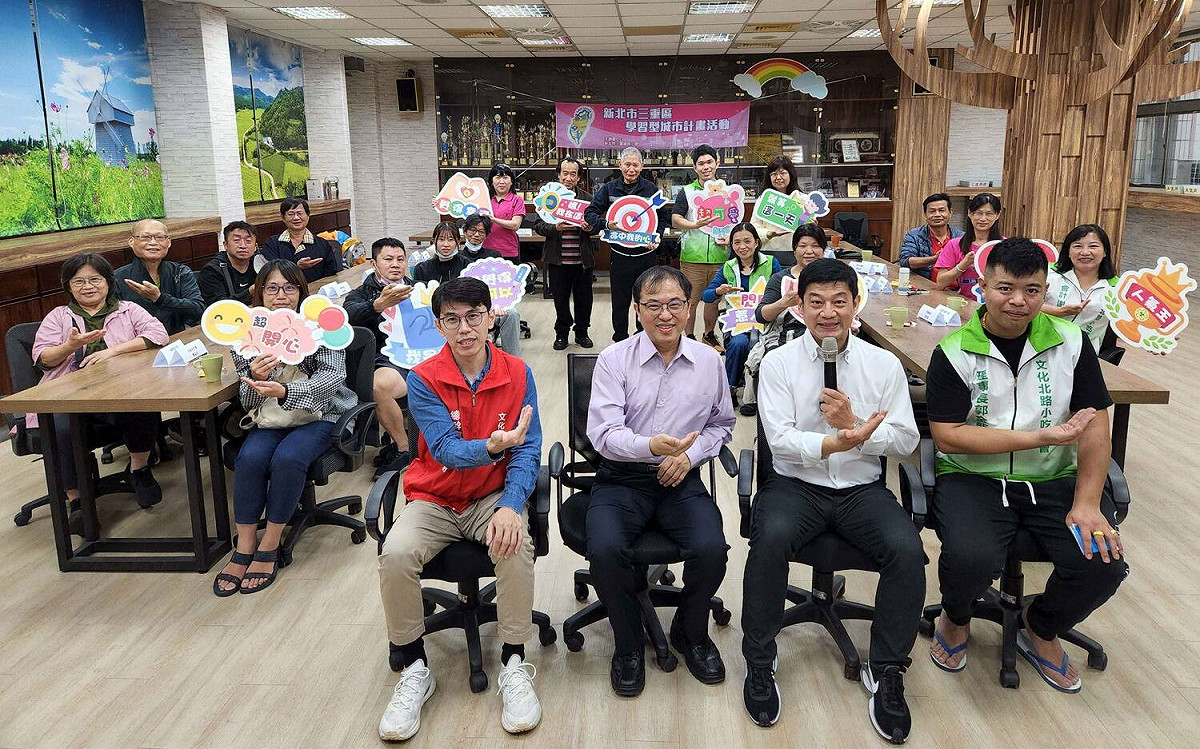 三重區學習城市計畫邀請台北市寧夏夜市分享經驗，與文化北路小吃協會合作組成學習型組織。 圖：新北市教育局提供
