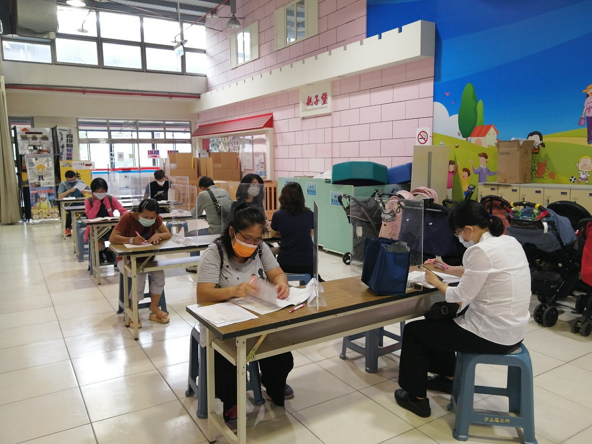 新北週週有徵才，選後提供超過2300個職缺，歡迎求職民眾踴躍前往。 圖：新北市就服處/提供