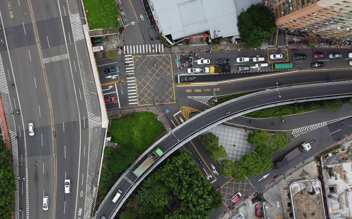 中和橋和路景平路口左轉專用道。 圖：新北市交通局/提供