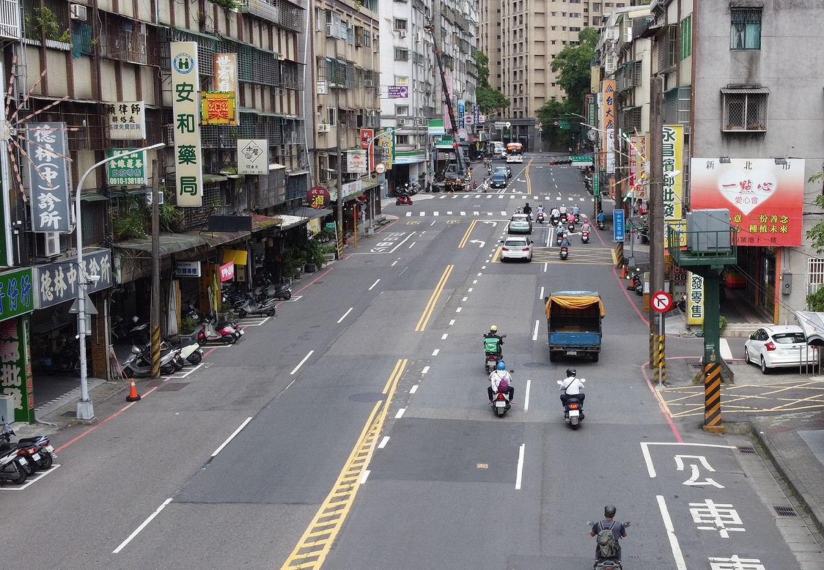 新店安和路3段永安街口左轉專用道。 圖：新北市交通局/提供