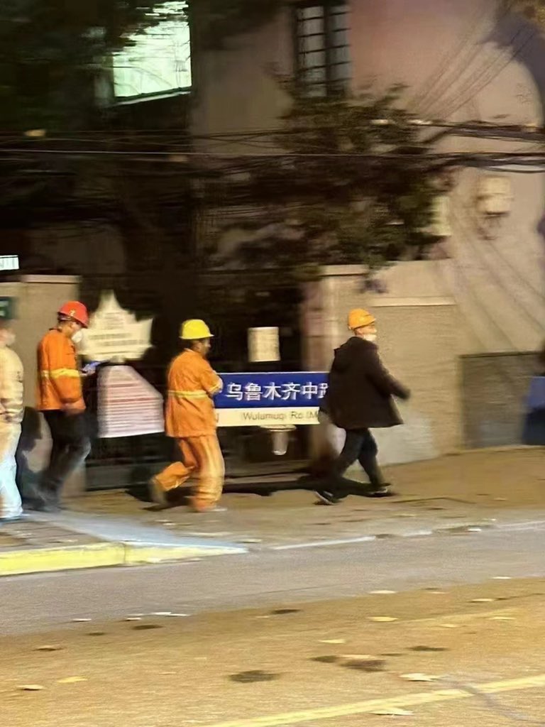 新疆烏魯木齊大火燒出中國各地大學白紙革命抗議浪潮 圖：翻攝自推特