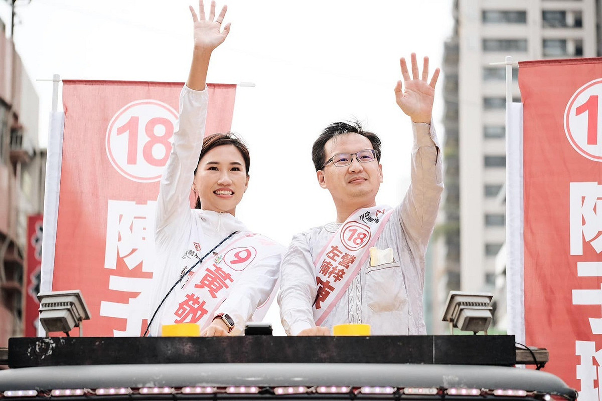 台灣基進黨高雄市議員候選人陳子瑜與黃敬雅宣布祝福基進。 圖：擷取自黃敬雅臉書