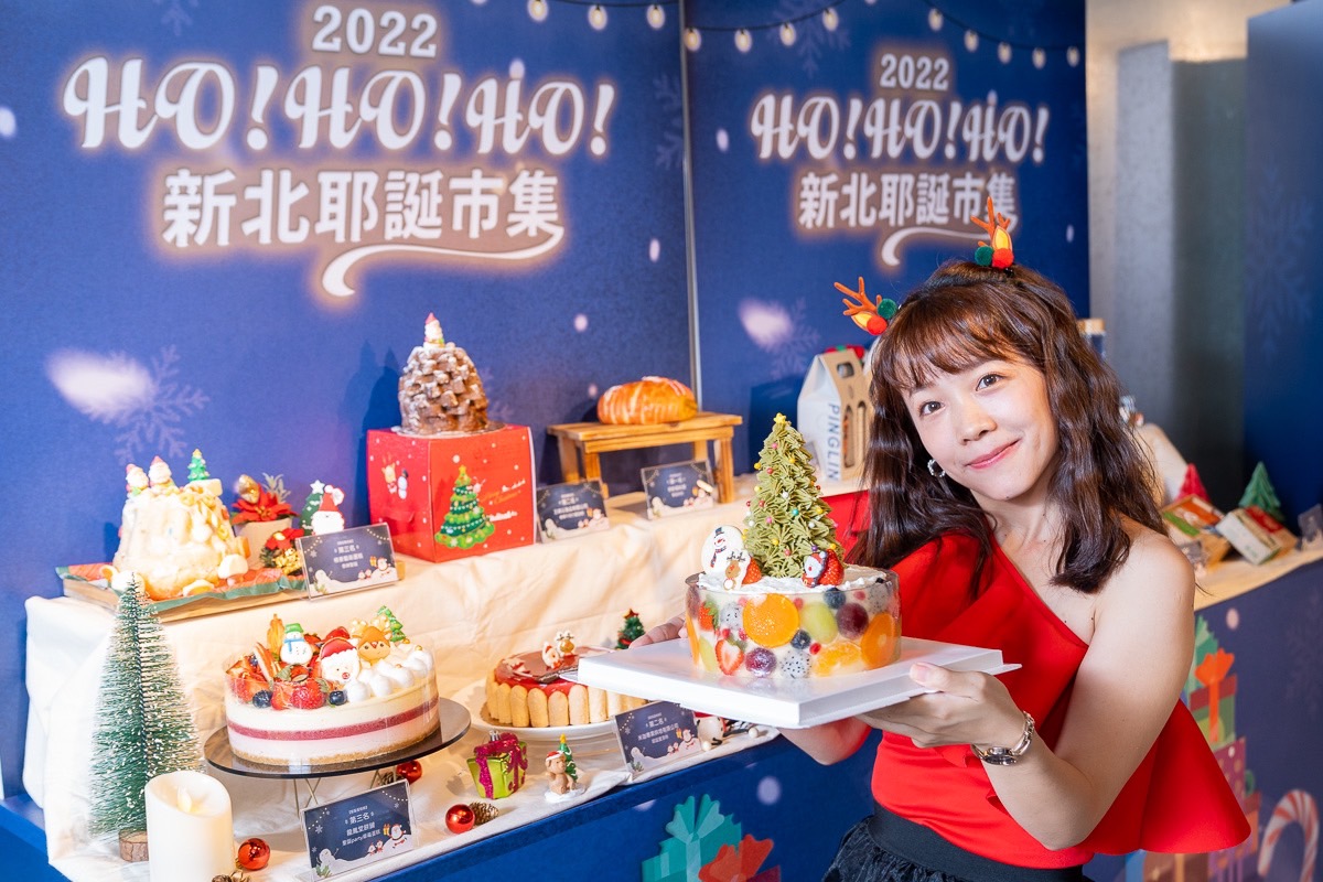 在耶誕市集就可以買到新北嚴選的美味好禮、風味美食等商品，以及吃到台灣在地和新住民異國風美食。 圖：新北市經發局提供