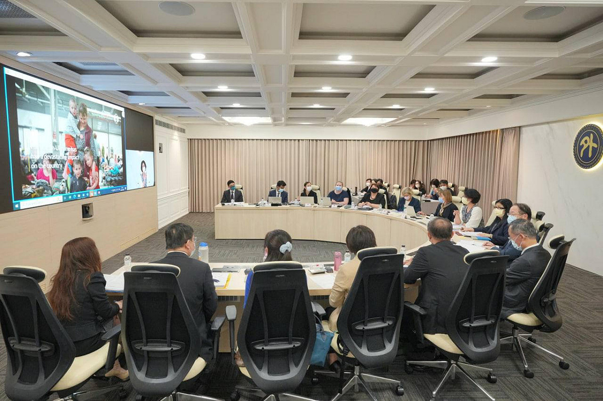 業務交流會議，我國相關部會與歐銀團隊互動交流。 圖：外交部提供