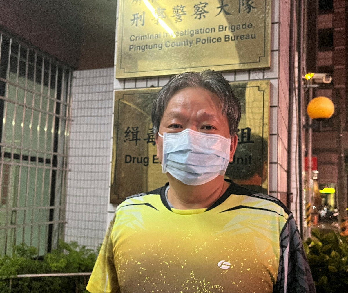 葉人魁前往屏東縣警察局報案。 圖：民進黨屏東縣黨部提供
