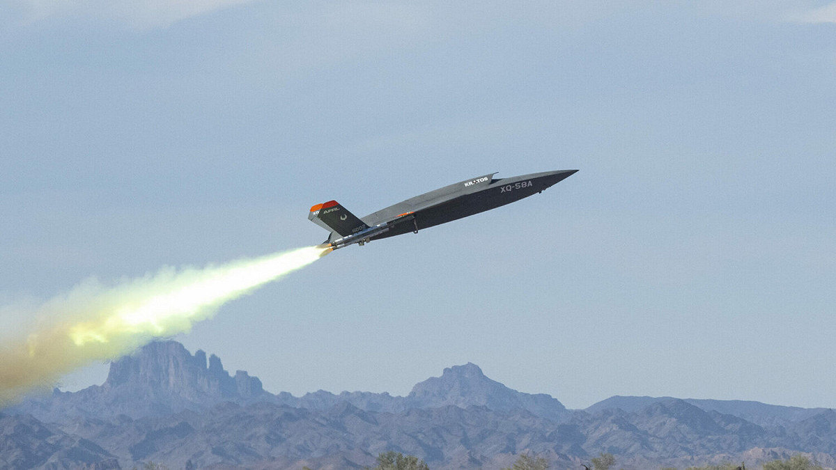 美國空軍XQ-58A「女武神」(Valkyrie)無人機。圖為2020年12月試飛照片。 圖：翻攝U.S. Air Force