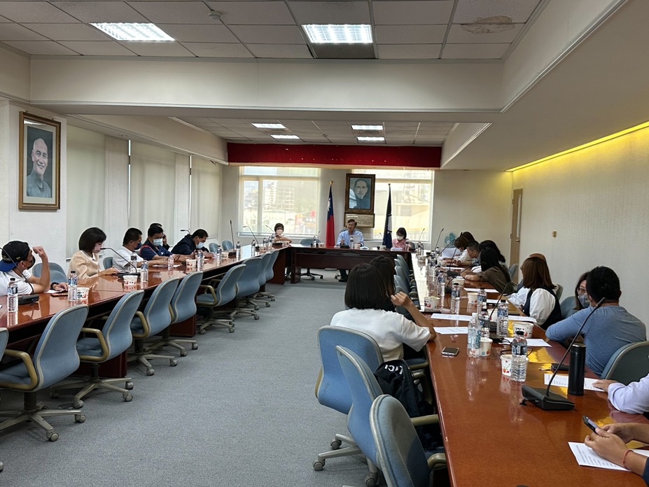 國民黨當選議員討論第四屆議長提名人選。 圖：國民黨高雄市黨部提供