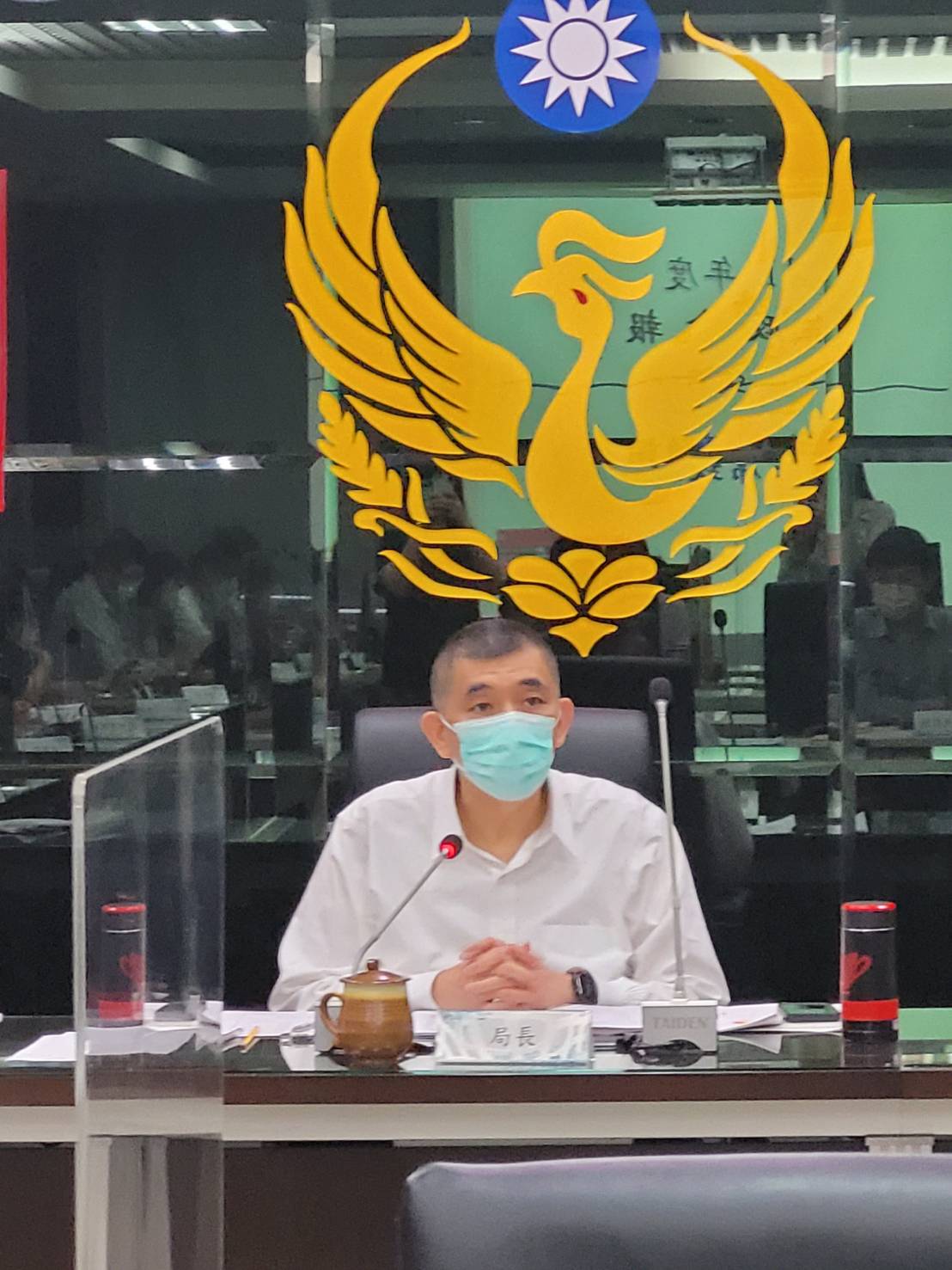 由消防局長黃德清親自主持，並邀集各科、室、中心及所屬各大隊主管擔任委員與會，共同檢視年度廉政業務之執行情形。 圖：新北市消防局提供