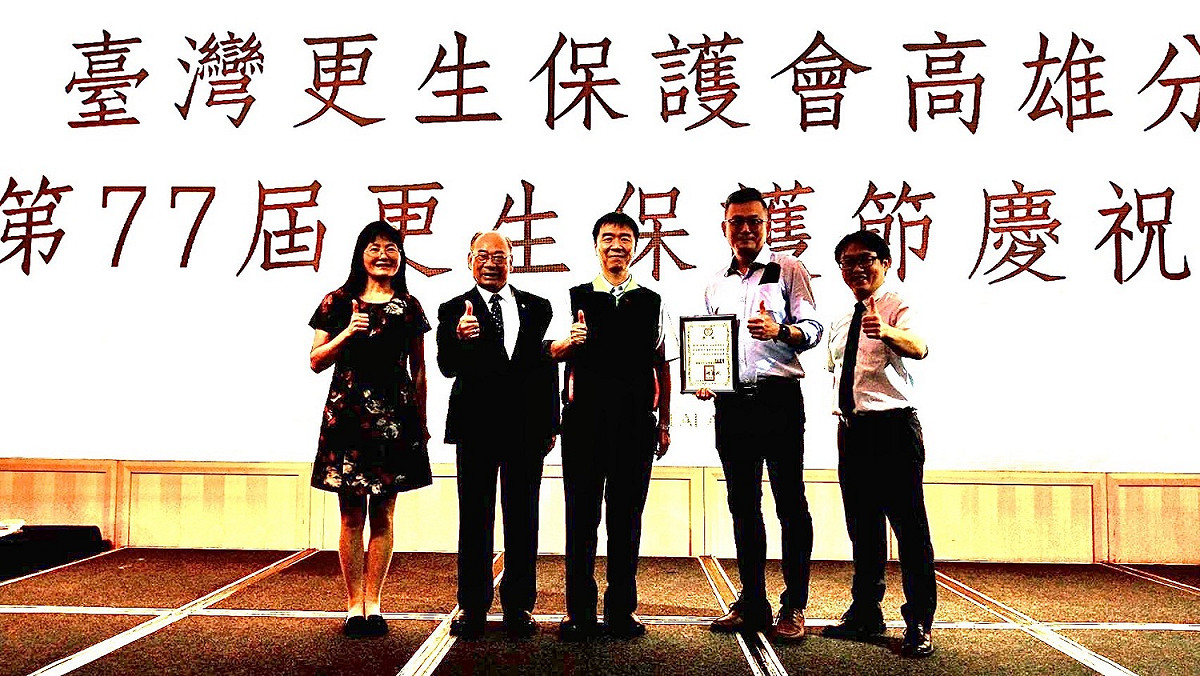 陳建州、陳西坤、洪信旭、陳義成、佘青樺。（右至左） 圖：臺灣更生保護會高雄分會提供