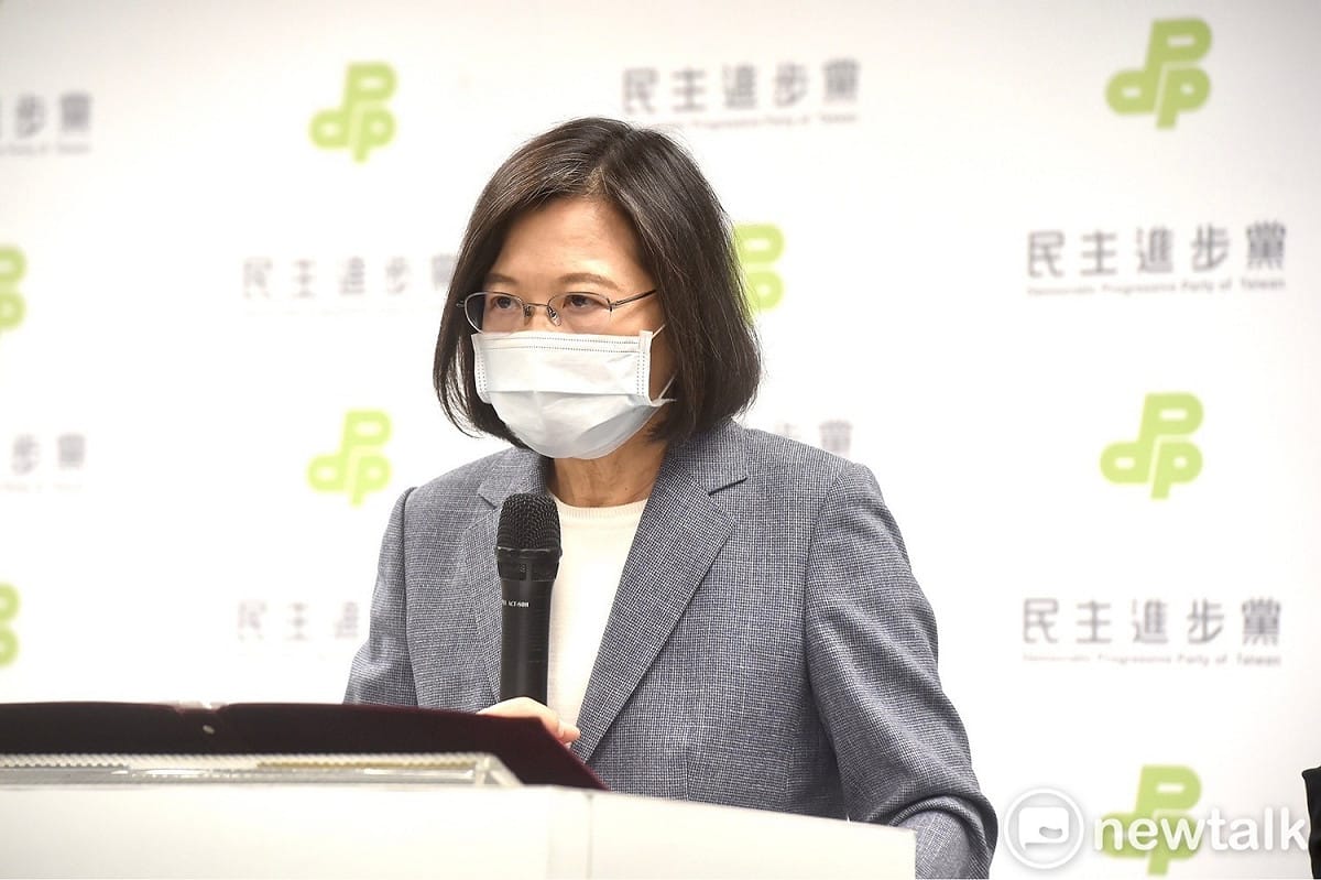 民進黨選舉失利後，蔡英文立即辭去主席之位，以示負責。 圖：新頭殼資料照/張良一攝