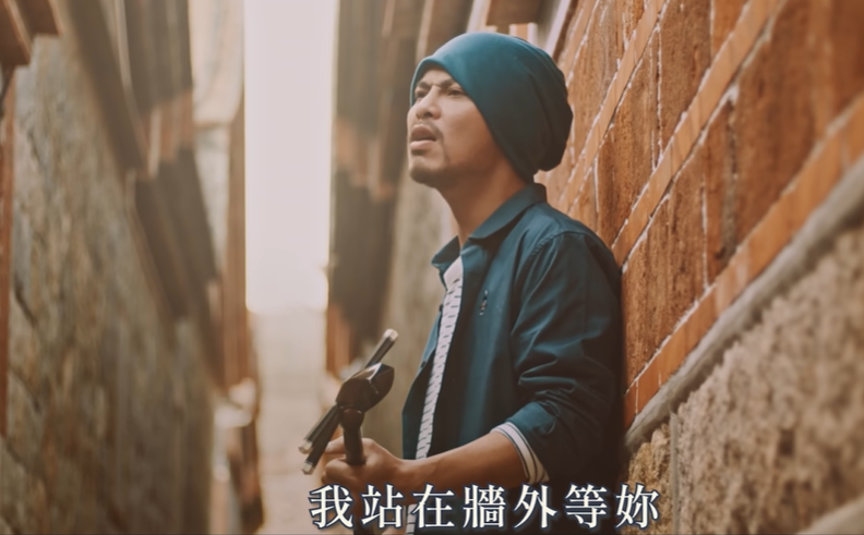 大馬鬼才歌手黃明志。 圖：翻攝自YouTube/Namewee