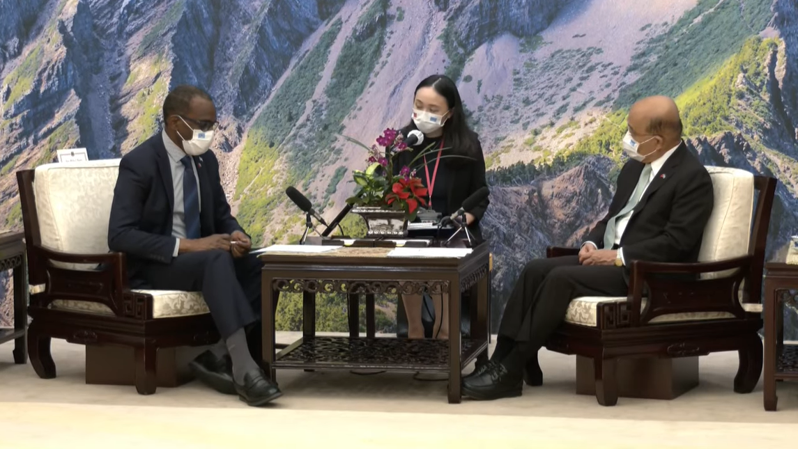 聖露西亞總理皮耶（Philip J. Pierre）訪團今（30）日下午率團到行政院拜會行政院長蘇貞昌。 圖：擷自直播畫面
