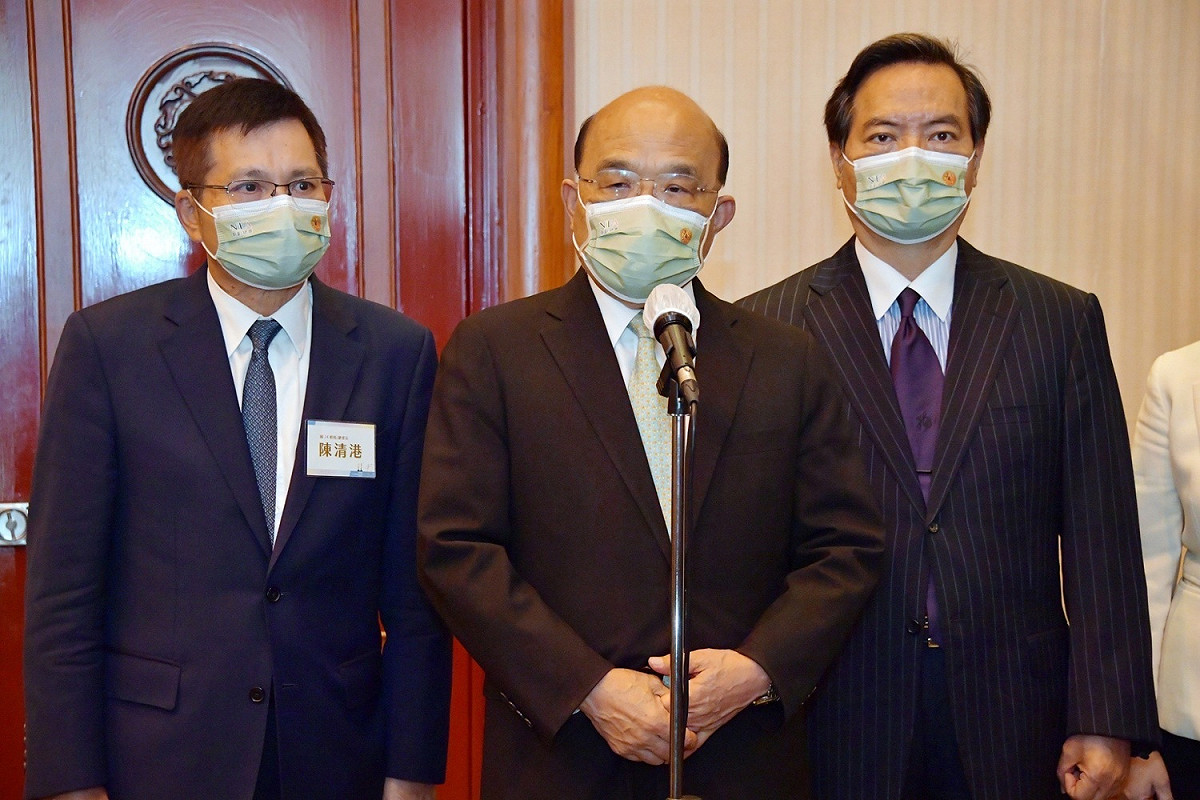 行政院長蘇貞昌今（30）天傍晚出席「中華民國第45屆、海外華人第31屆創業楷模暨創業相扶獎頒獎典禮」前受訪。 圖：行政院提供