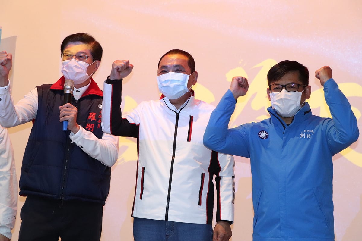 新北市長侯友宜（中）。 圖：侯選辦提供