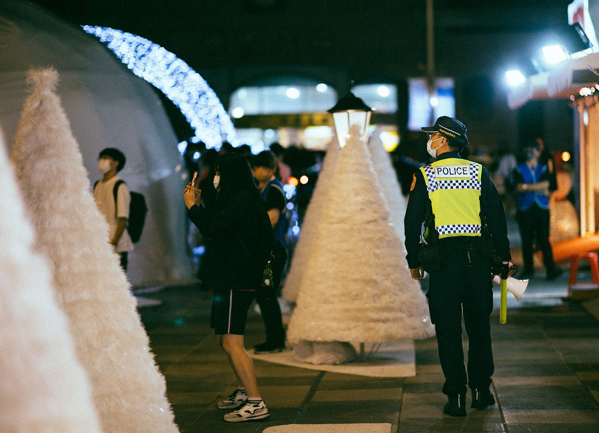 市府團隊以民眾活動安全為第一優先考量，集結各局處在觀光、交通、人流、防疫等多種面向上，打造安全無虞的耶誕時光。 圖：新北市觀旅局提供