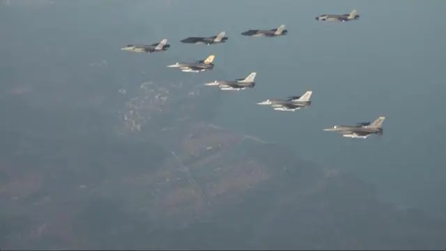中俄軍機組編隊展開聯合巡航。 圖：翻攝自排頭觀察