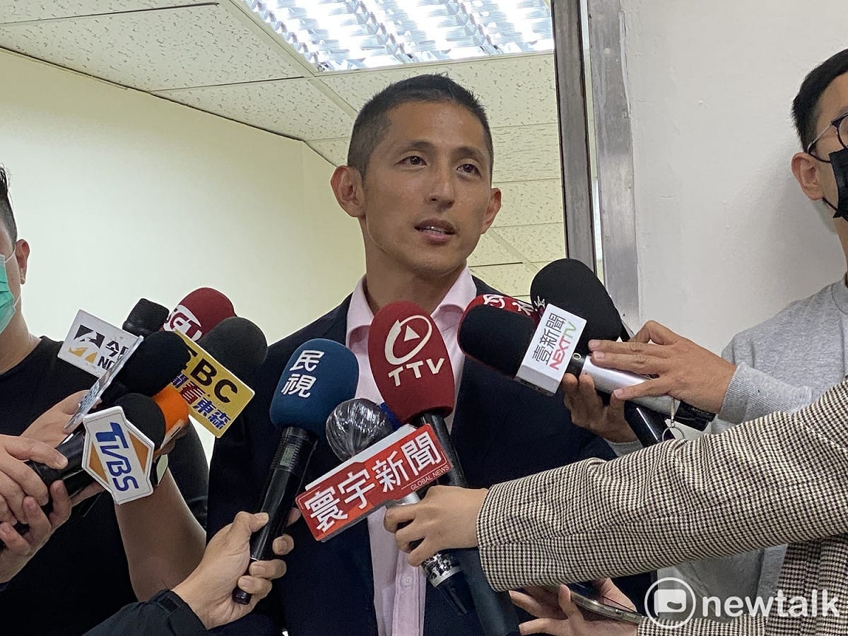 壯闊台灣聯盟理事長吳怡農今前往登記立委補選。 圖：周煊惠 / 攝