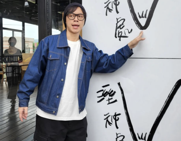 Howhow則在自己貼文中，貼出跟對方倒影的合照，夫妻搞笑互動閃瞎網友。 圖：翻攝自Howhow IG