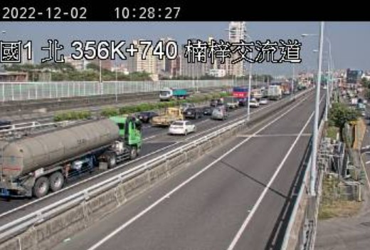 這起事故讓高雄瑞隆路至岡山路段車多壅塞。 圖：取自高速公路1968網站