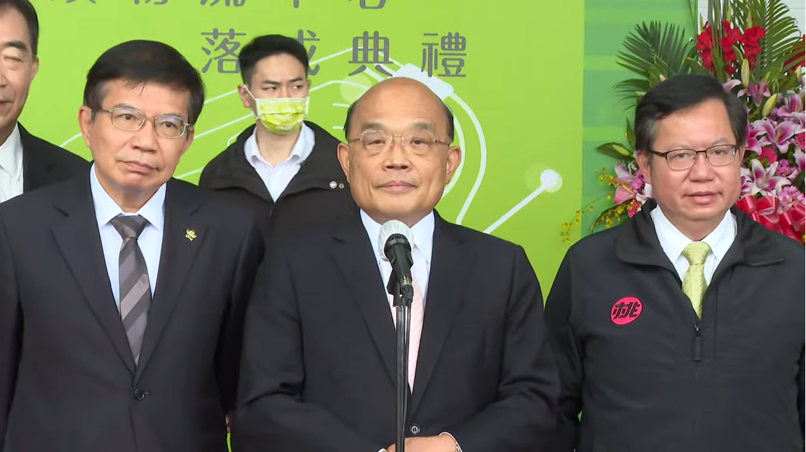 行政院長蘇貞昌今（2）日上午到桃園出席「郵政物流園區-郵政物流中心落成典禮」前受訪。 圖：擷自直播畫面