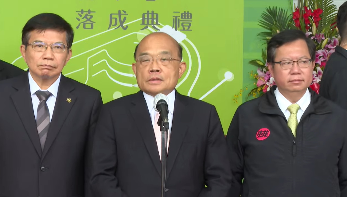 行政院長蘇貞昌今（2）日上午到桃園出席「郵政物流園區-郵政物流中心落成典禮」前受訪。 圖：擷自直播畫面