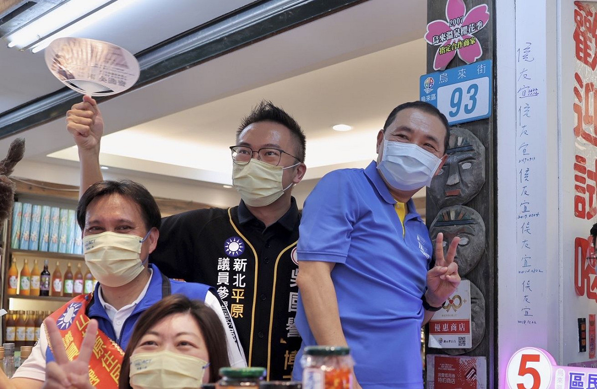 吳國譽（中）參選新北市平地原住民議員，獲侯友宜力挺。 圖：侯友宜選辦提供