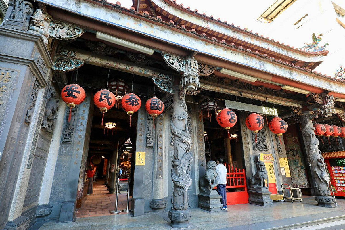 新莊慈祐宮主祀媽祖，創建於清朝康熙25年（西元1686年），為市定古蹟，12月10日將有新莊社大、新莊故事遊藝隊等團隊進駐。 圖：新北市文化局提供