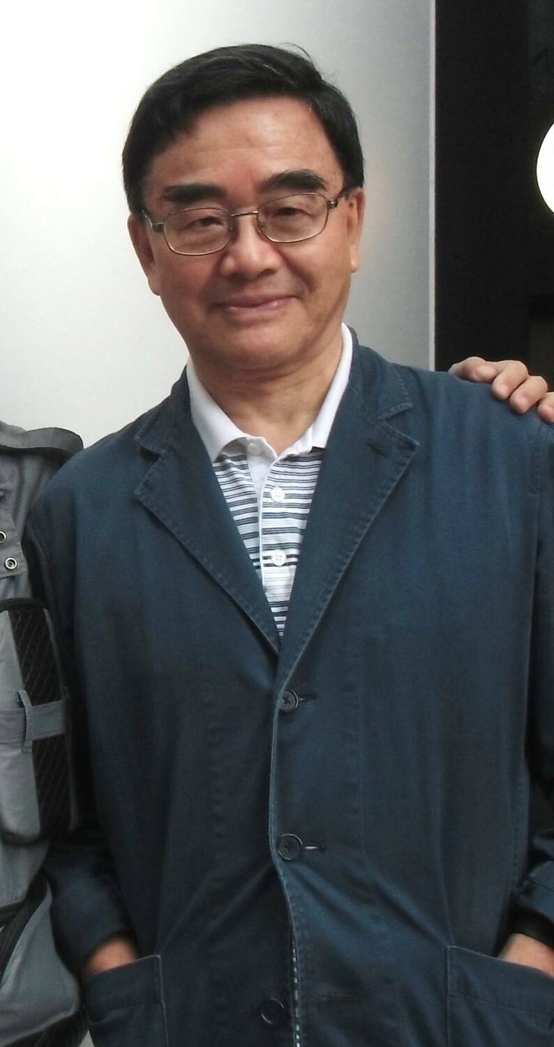 曾與武俠作家金庸筆戰，批評其「明君思想」的香港《開放雜誌》總編輯金鐘表示，中國當局在此次革命中雖感受到壓力，但仍不會認錯，將如同往常一般找代罪羔羊。 圖：擷自金鐘臉書
