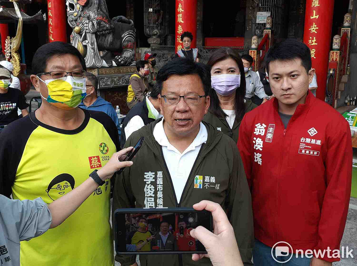 民進黨市長候選人李俊俋日前在先天宮廟口宣講前表示，市長延選選前之夜活動是否舉行，應邀請各候選人一起討論。 圖：蔡坤龍/攝