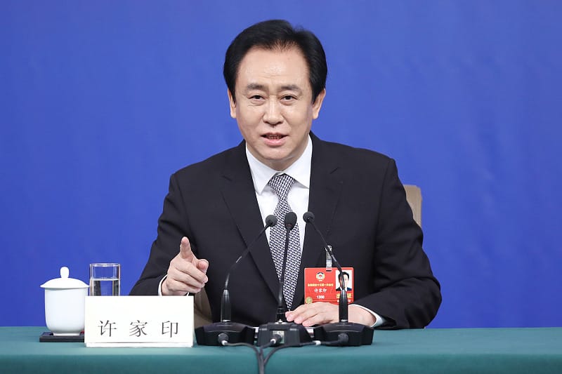 長期關注金融市場的推特帳號「亞洲金融」@AsiaFinance 批評恆大董事長許家印，根本是藉由恆大，大玩龐氏騙局。 圖：翻攝自每經網