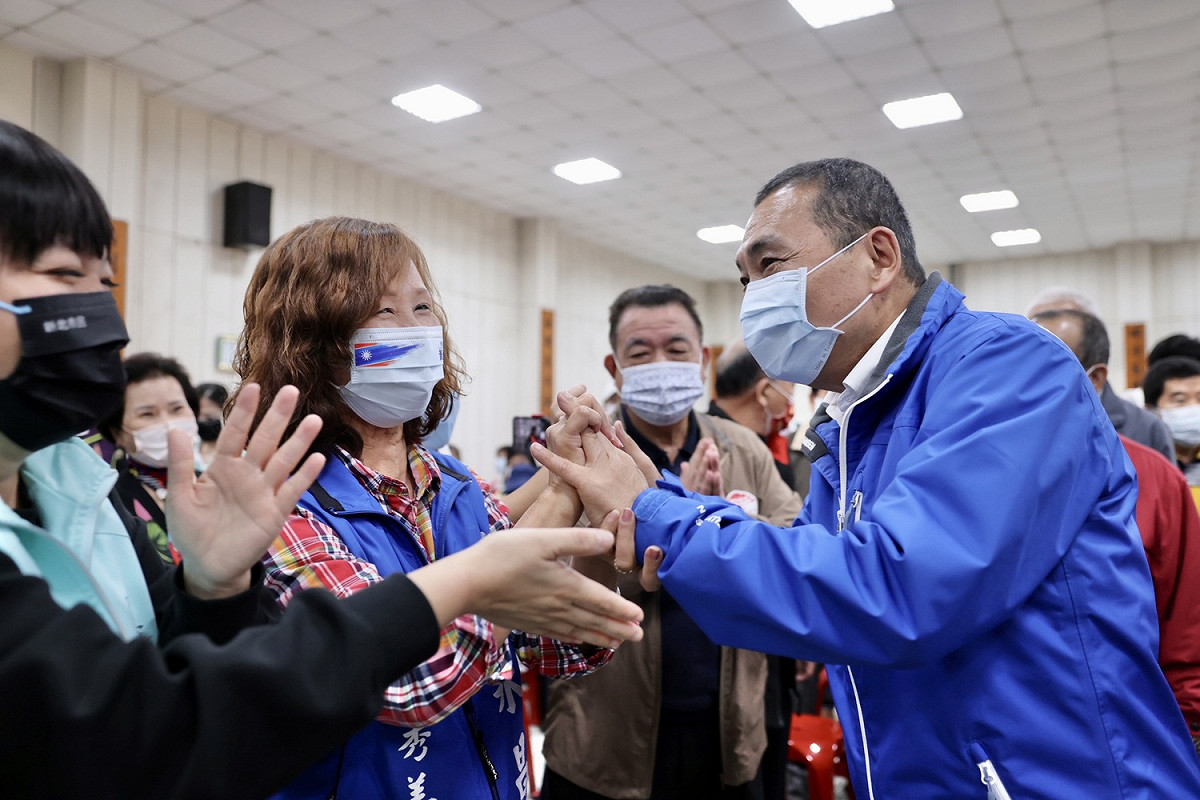 侯友宜利用假日時間向支持者表達感謝。 圖：侯友宜競選辦公室/提供