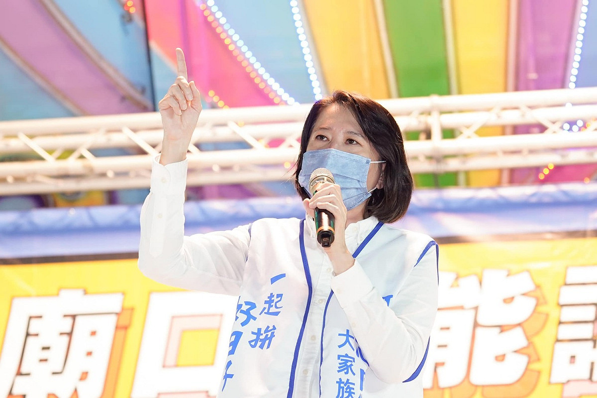 針對北市議員王鴻薇日前受黨內徵兆投入立委補選，黃暐瀚分析王當前狀態「兩好三壞」，分別為勢頭好、戰力好，和「落跑、食言、中山區不熟」三點壞。 圖：擷自王鴻薇臉書