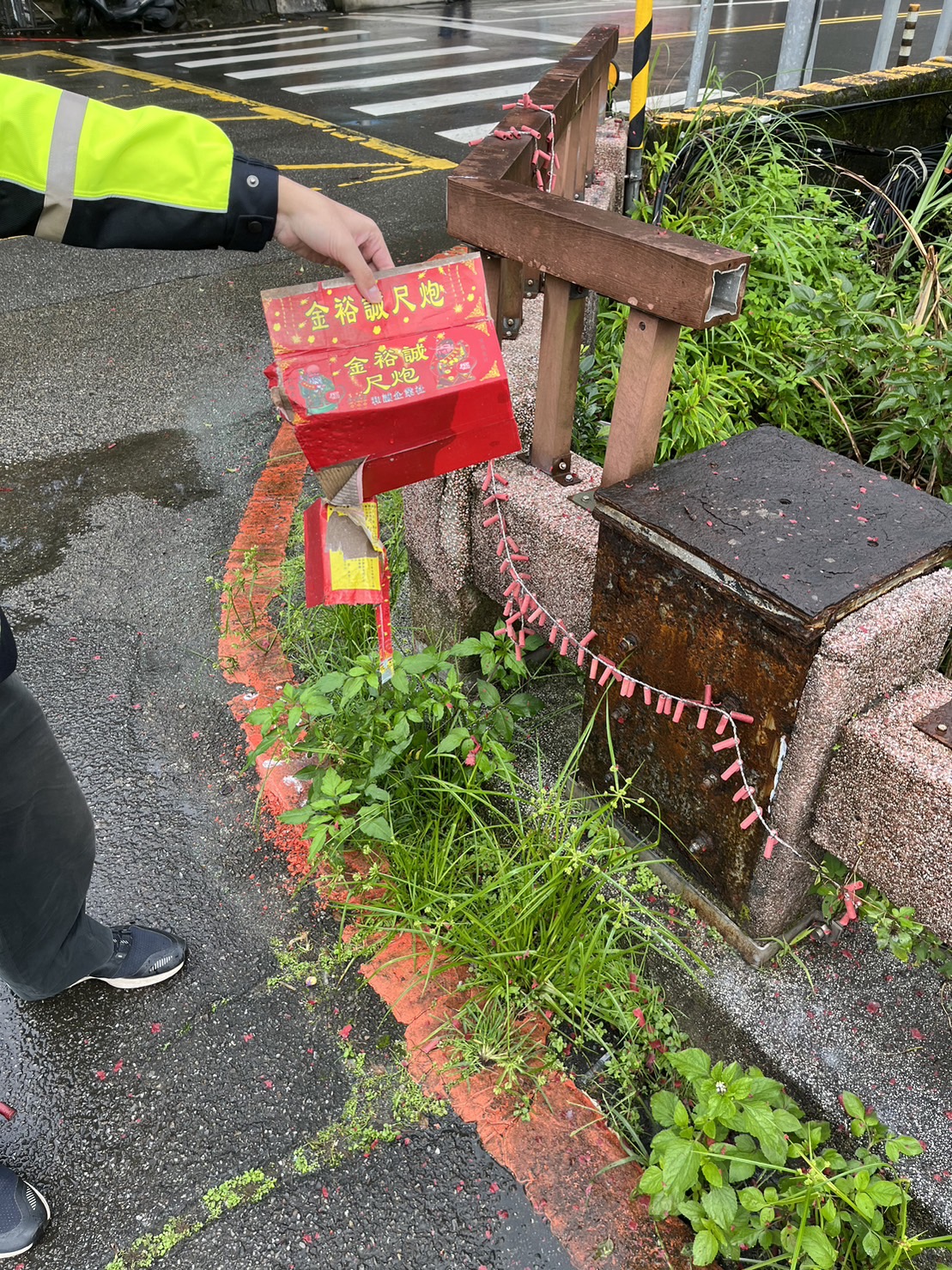 新北市消防局將依爆竹煙火管理條例第29條規定逕行裁處新台幣3萬元至15萬元罰鍰。 圖：新北市消防局提供